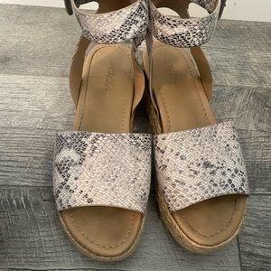 Soda Platform Sandals